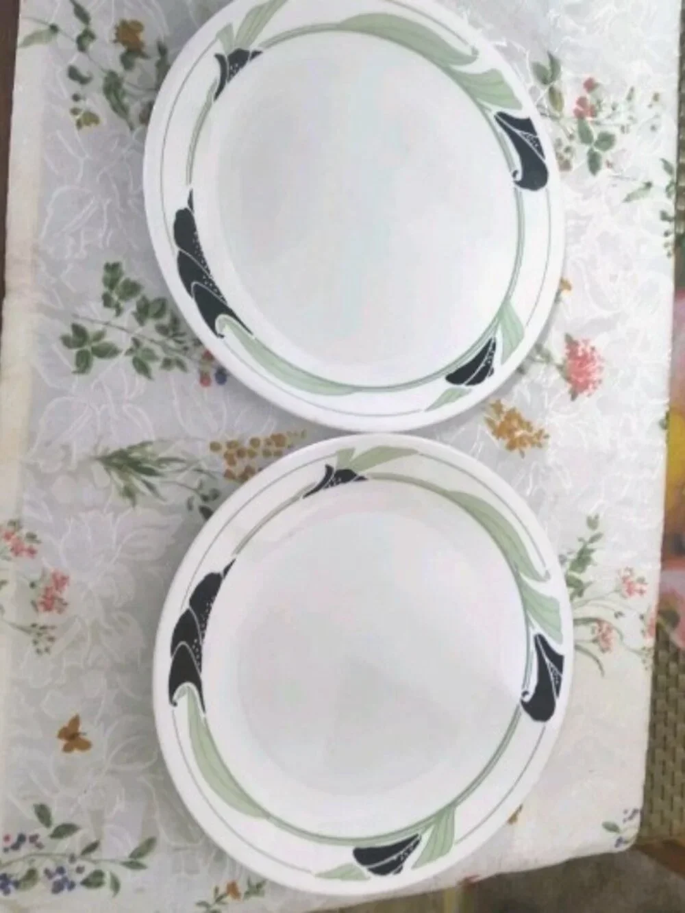 Lot of 6 Vintage Corelle Black Orchid Salad Plates 8 1/2 